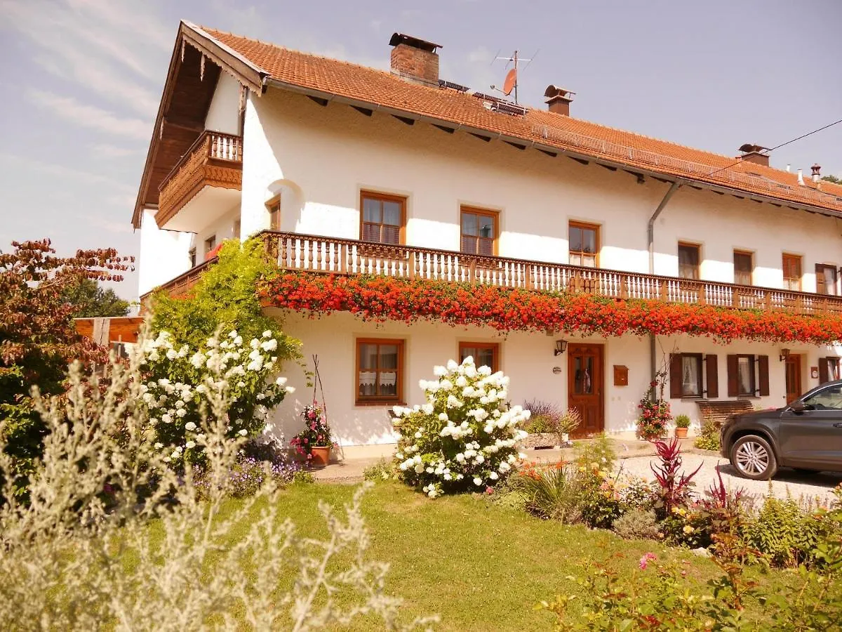 Holzhauser Hof Waldkraiburg 0*,